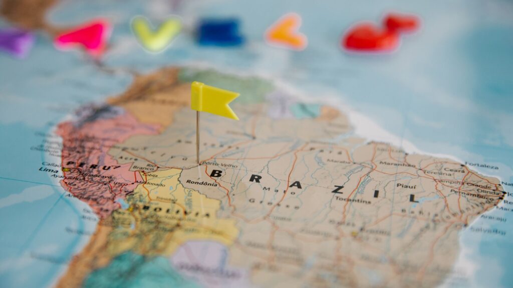 Foto do mapa do Brasil, naturalização brasileira.
